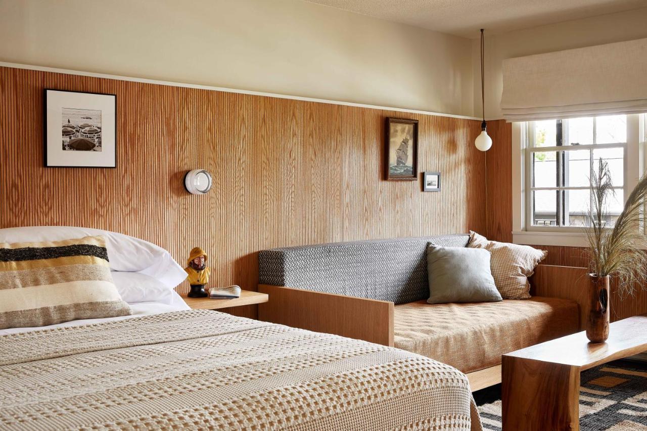 Bluebird Dennisport Hotel Exterior photo